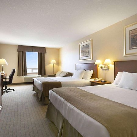 Days Inn By Wyndham Moose Jaw Exterior foto