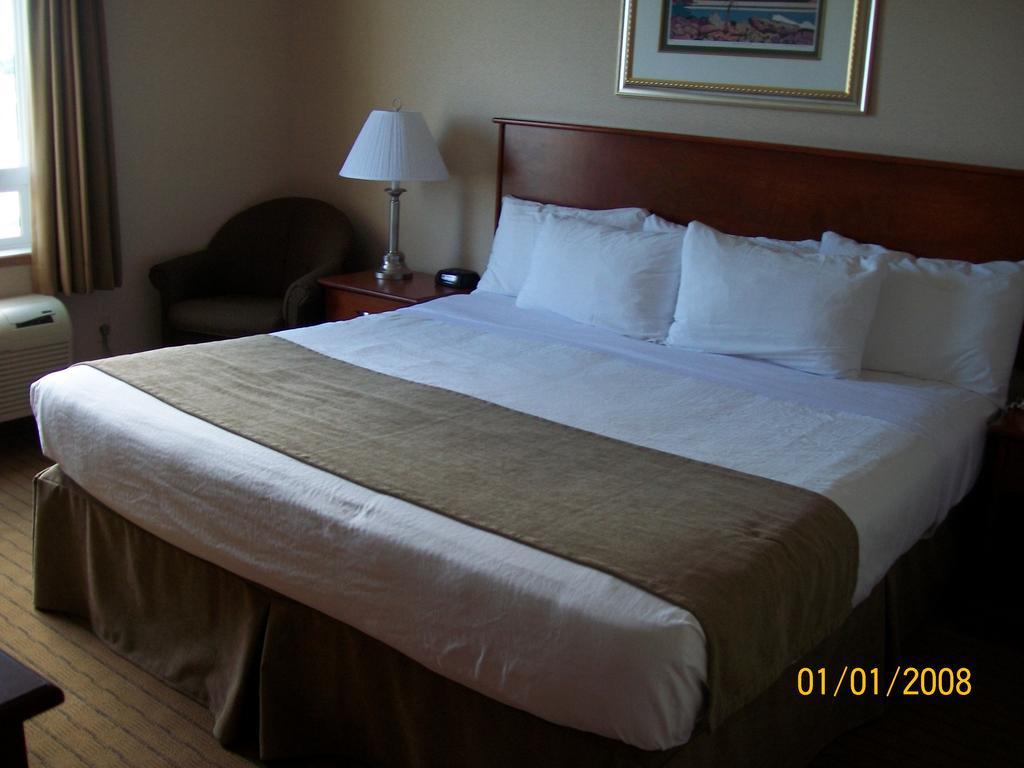 Days Inn By Wyndham Moose Jaw Exterior foto